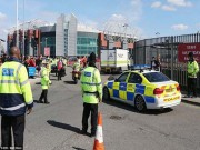 Bóng đá - Old Trafford sơ tán, SAO MU hoảng sợ