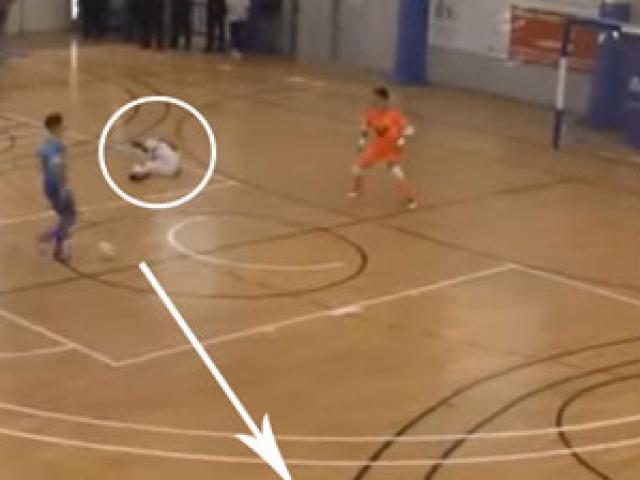 Bóng đá - Siêu fair-play: Không ghi bàn vì đối thủ chấn thương