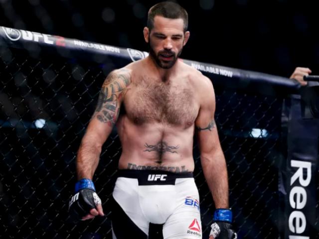 Thể thao - UFC: Xấc láo, bị khán giả đánh-HLV truy sát