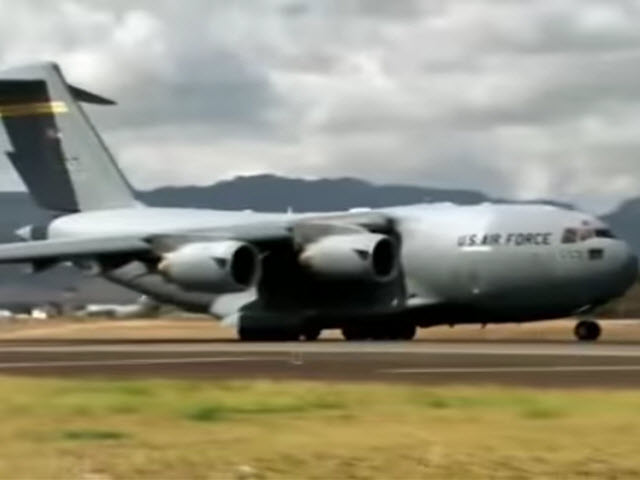 Tin tức trong ngày - Siêu phi cơ Mỹ liên tiếp đáp xuống sân bay Nội Bài