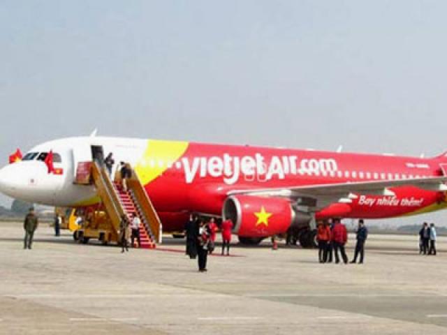 Tin tức trong ngày - Xử phạt hành khách tự ý xé áo phao trên máy bay