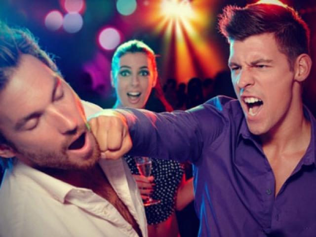 Bạn trẻ - Cuộc sống - Vợ "gục ngã" trước anh hàng xóm đẹp trai, đa tình