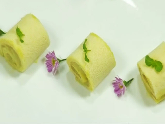 Ẩm thực - Bánh bông lan cuộn chuối mềm xốp, thơm ngọt ăn là mê