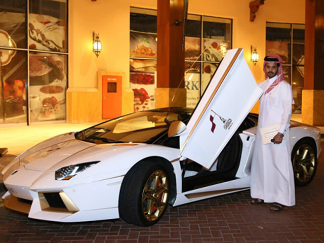 Ô tô - Xe máy - Ngắm Lamborghini Aventador độ vàng "độc" nhất thế giới