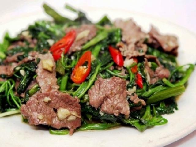 Ẩm thực - Thịt trâu xào rau muống mềm ngon, xanh giòn