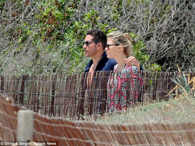 Bóng đá - Chờ CK cúp C1, Simeone ra biển “xả hơi” bên bồ trẻ