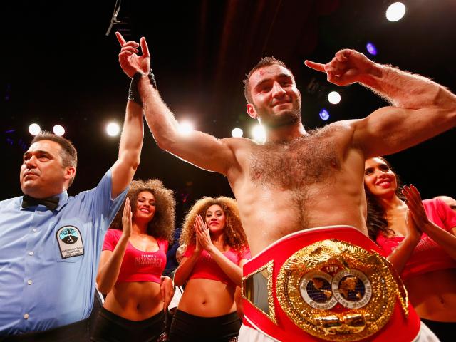 Thể thao - Boxing: "Sởn gai ốc" với cú knock-out của năm