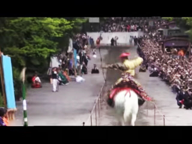 Phi thường - kỳ quặc - Xem chiến binh Nhật Bản cưỡi ngựa bắn cung cực chất