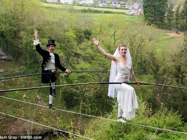 Video An ninh - Clip: Đám cưới trên dây có một không hai ở Anh