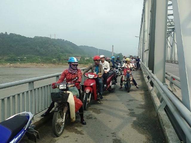 Tin tức trong ngày - Phát hiện có bầu, thiếu nữ xinh đẹp nhảy cầu tự tử