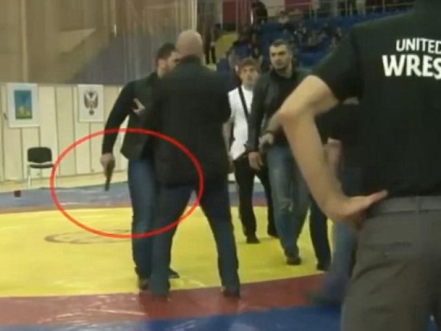 Thể thao - Sốc: Thua đau, đô vật tỷ phú gọi vệ sĩ bắn đối thủ