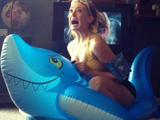 Cười 24h - "Đỡ không nổi" với các cô nàng khó đỡ