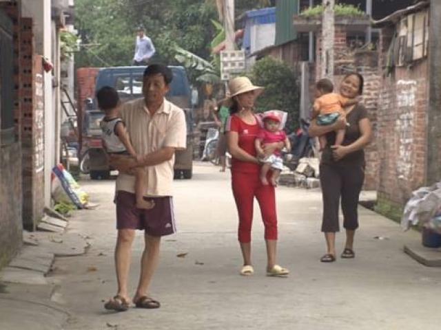 Tin tức trong ngày - Vụ đẻ con thứ 3 phải nộp 2 triệu: Bản chất là bắt buộc?