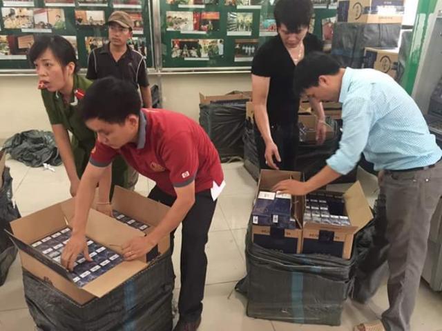 Thị trường - Tiêu dùng - CA Hà Nội triệt phá vụ buôn bán thuốc lá lậu số lượng "khủng"