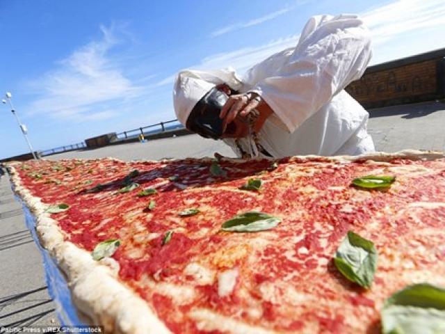 Ẩm thực - Choáng với chiếc bánh pizza dài hơn 1,8km