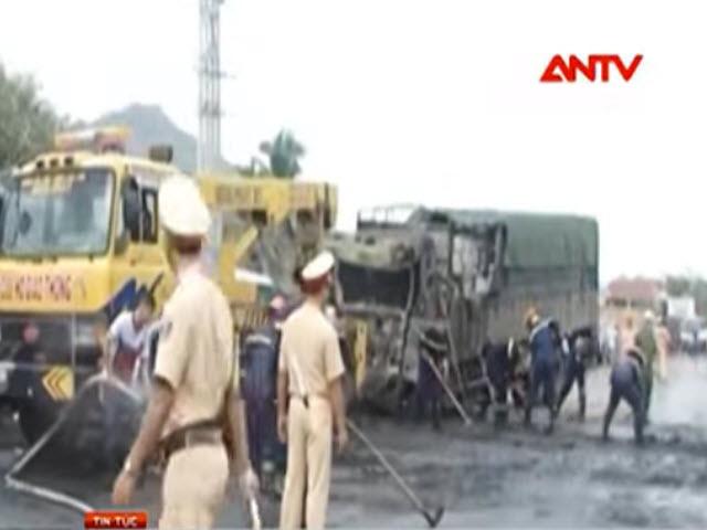 Video An ninh - Vụ cháy xe 12 người chết: Mới nhận dạng được 2 thi thể