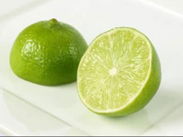 Sức khỏe đời sống - Sai lầm khi tắm chanh cho con cần loại bỏ