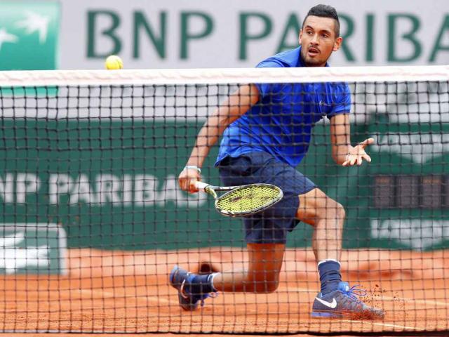 Thể thao - Hot shot: “Trai hư” bắt vô lê "ngọt" tựa Federer