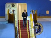 Tin tức trong ngày - Khoảnh khắc ông Obama rời Không lực một, lên &quot;quái thú&quot;