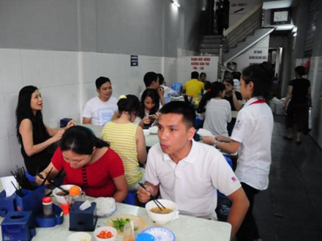 Tin tức trong ngày - Quán bún chả ông Obama đến ăn bỗng nhiên “cháy hàng”