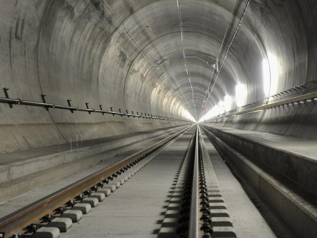Thế giới - Đường hầm xe lửa dài nhất thế giới sắp mở cửa