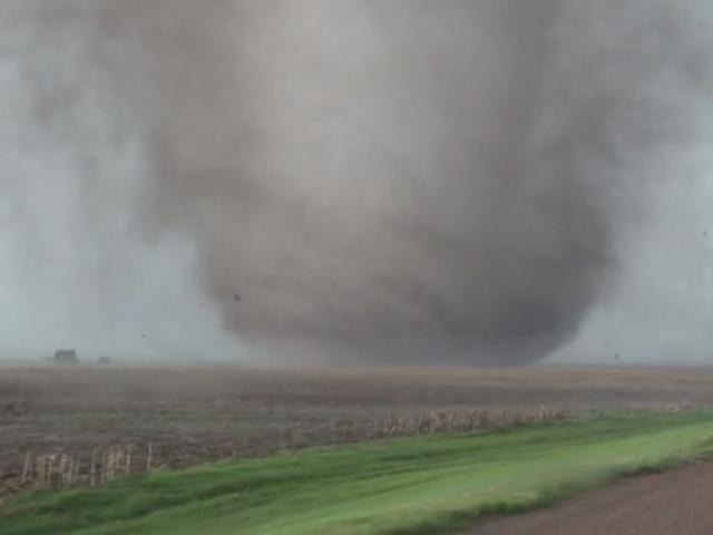 Phi thường - kỳ quặc - Video: Kinh hãi vòi rồng khổng lồ càn quét nước Mỹ