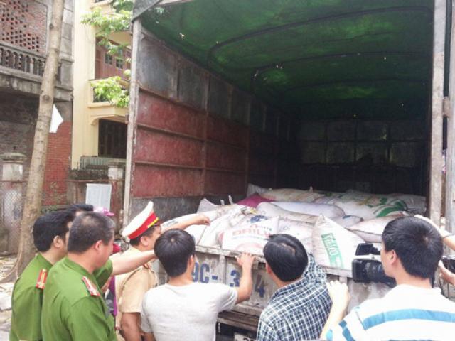 Thị trường - Tiêu dùng - Bắt 5 tấn mỡ bẩn “đột nhập” vào Hà Nội