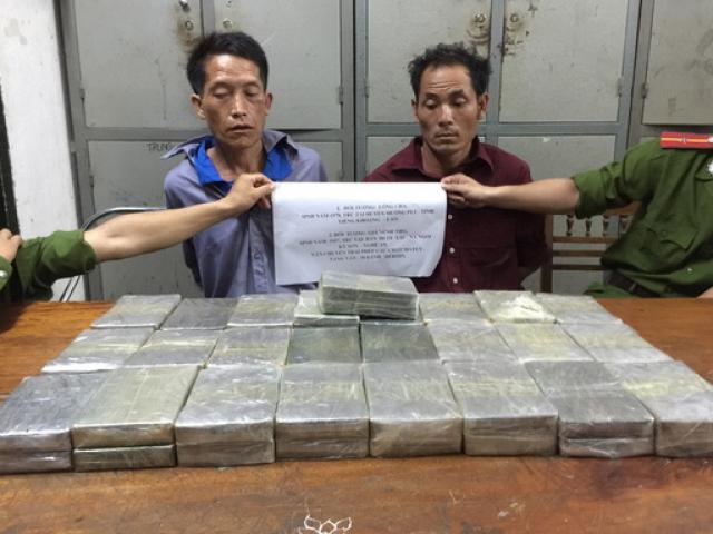 Pháp luật - Ập vào khách sạn, bắt 2 kẻ buôn 50 bánh heroin