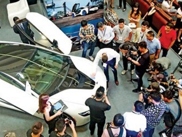 Thị trường - Tiêu dùng - Ô tô nguyên chiếc ồ ạt về Việt Nam để "né" thuế mới