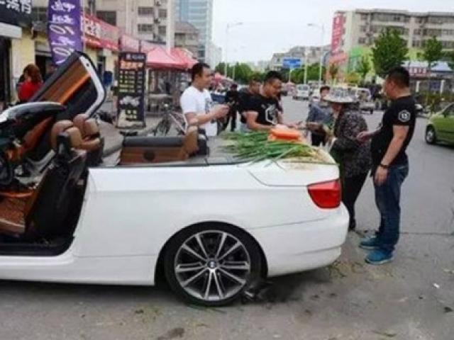 Tài chính - Bất động sản - Đại gia TQ lái BMW mui trần đi bán hành ngoài phố