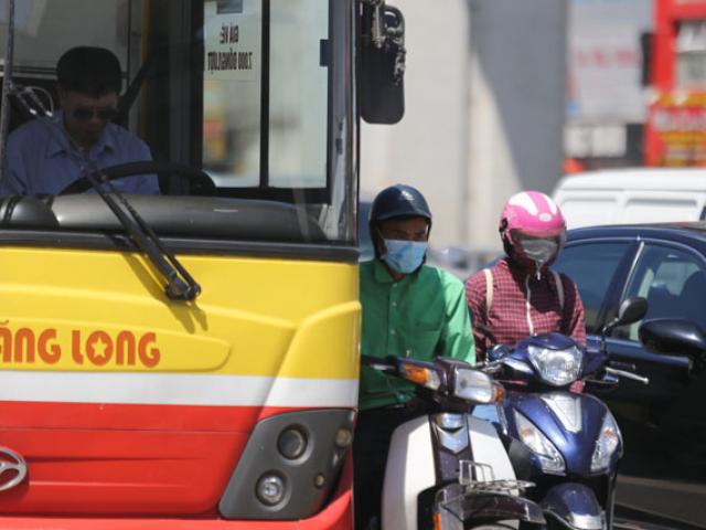 Tin tức trong ngày - Người HN ngủ đường hầm, "nép bóng" ô tô trốn nắng 40 độ