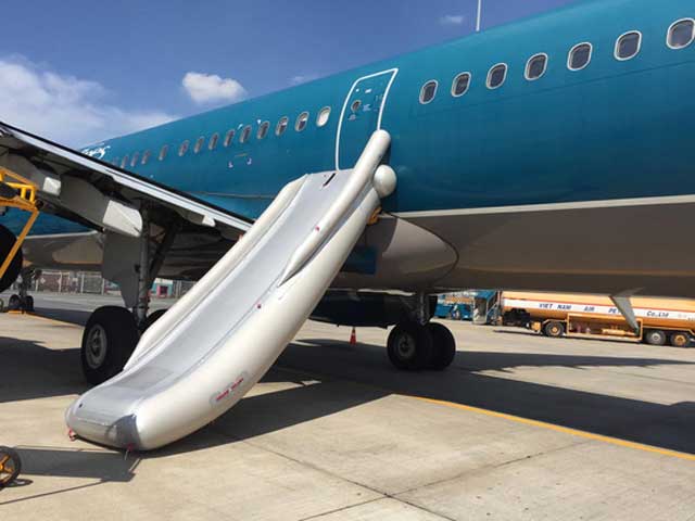 Tin tức trong ngày - Mở cửa thoát hiểm gây hại 400 triệu, phạt bao nhiêu?