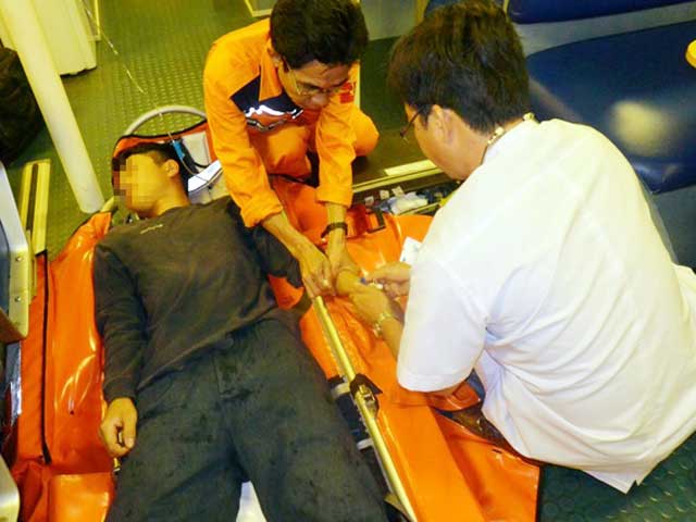 Tin tức trong ngày - Cứu ngư dân bị liệt nửa người trên vùng biển Hoàng Sa