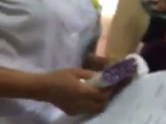 Tin tức trong ngày - “Tác giả” clip BS nhận phong bì từ chối gặp lãnh đạo BV