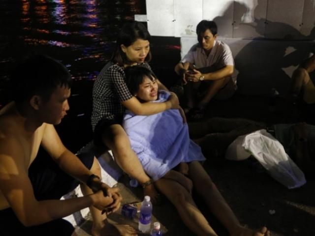 Tin tức trong ngày - "Tàu lật nhanh lắm, chúng tôi may lắm mới sống được"