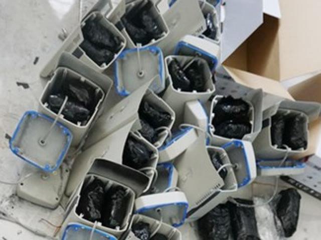 Pháp luật - Thu giữ 15kg ma túy đá ngụy trang hàng quá cảnh
