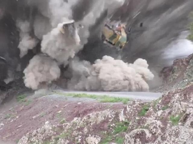 Thế giới - Video: Xe quân sự Thổ Nhĩ Kỳ đè mìn nổ tan tành