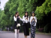 Bạn trẻ - Cuộc sống - Nữ sinh kiếm bộn tiền nhờ việc &quot;đánh thức các chàng trai&quot;