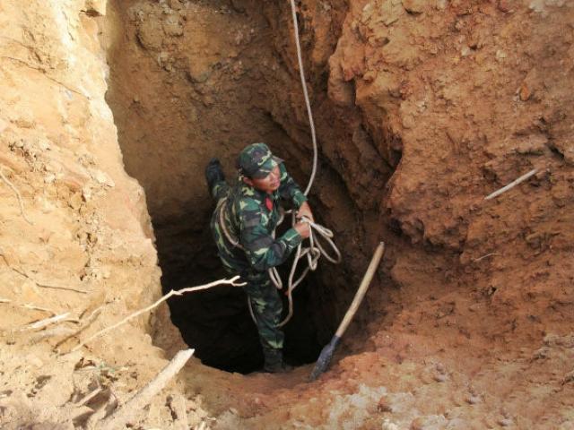 Tin tức trong ngày - Đang giải cứu 3 phu vàng kẹt trong hang ở Thanh Hóa