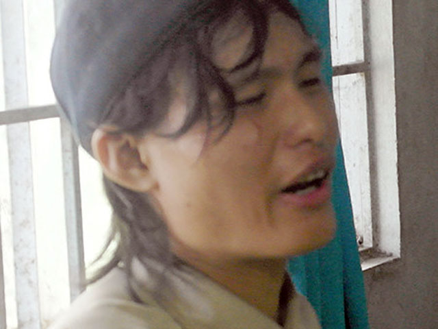 Pháp luật - Tạm giữ nghi can tưới dầu đốt công an viên