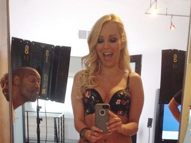 Cười 24h - Lộn ruột khi đang "tự sướng" thì bị phá đám