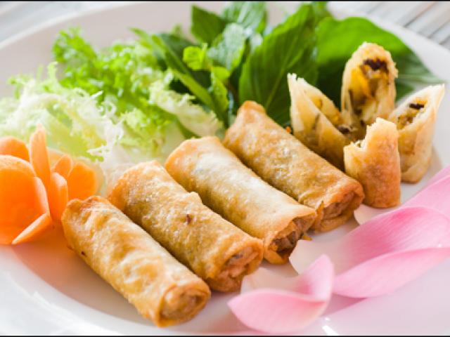 Ẩm thực - Biến tấu cực lạ với chả giò tôm chay