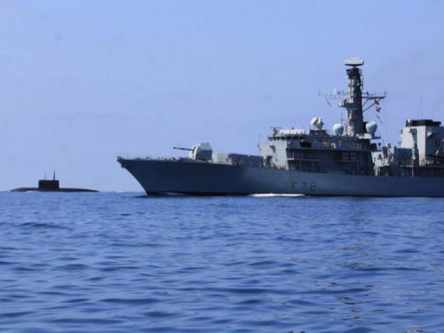 Bóng đá - Tàu ngầm Nga trực chiến trước trận bóng đá Anh – Nga