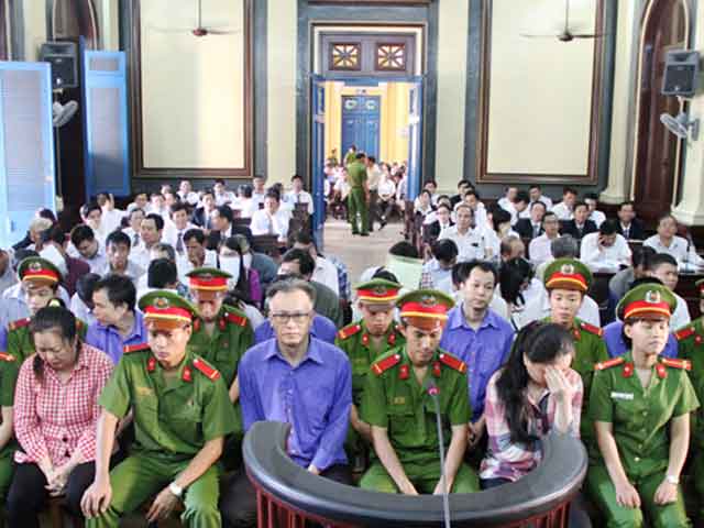 Pháp luật - 31 cán bộ hải quan tiếp tay "làm bậy" như thế nào?