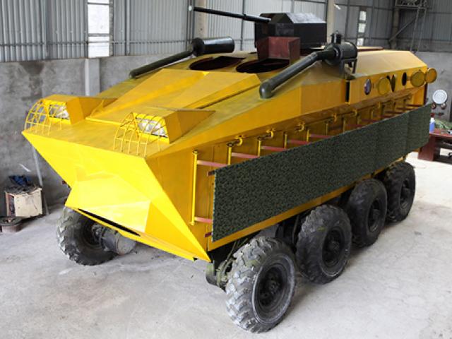 Tin tức trong ngày - Thợ "vườn" không bằng cấp tự chế siêu xe bọc thép