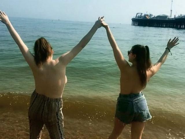 Công nghệ thông tin - Anh: 200 người cởi trần phản đối Facebook cấm "thả rông"