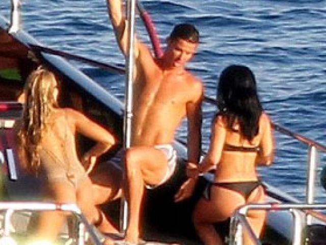 Phim - Gặp dàn chân dài nóng bỏng vừa mới phải lòng C.Ronaldo