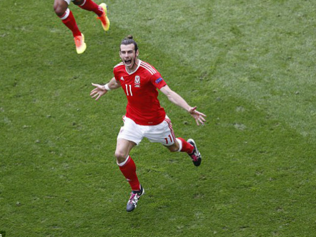 Bóng đá - Bale sút phạt như Ronaldo biến thủ môn thành "gã hề"