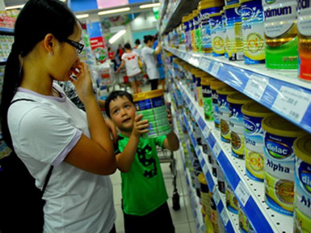 Thị trường - Tiêu dùng - Đã đến lúc phải bỏ 'bàn tay thép' áp trần giá sữa ?