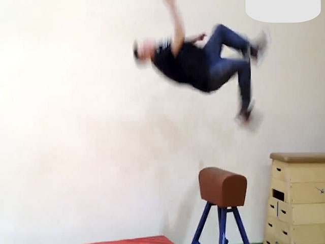 Video Clip Cười - Cười ra nước mắt những pha "đất lành lưng đậu"